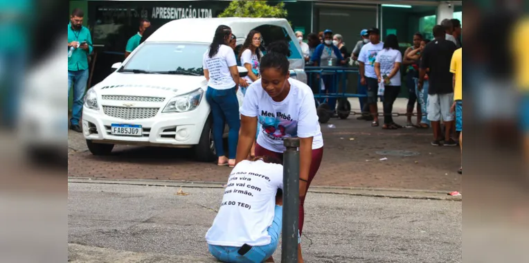 'Cheio de sonhos', dizem familiares de rapaz assassinado no Rio
