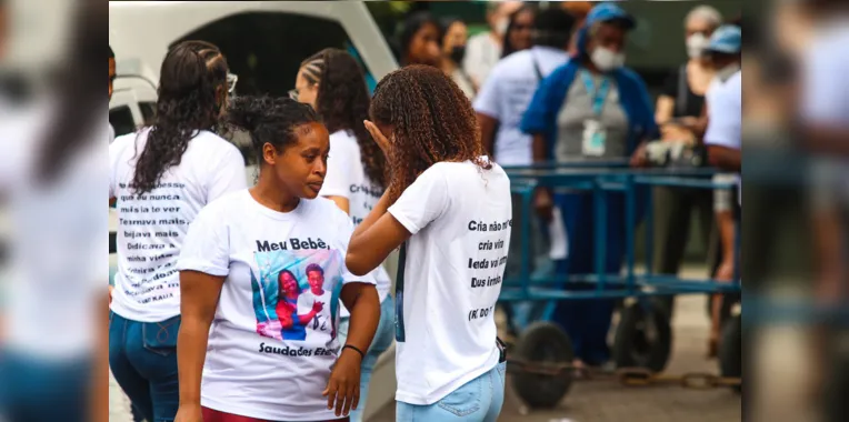 'Cheio de sonhos', dizem familiares de rapaz assassinado no Rio