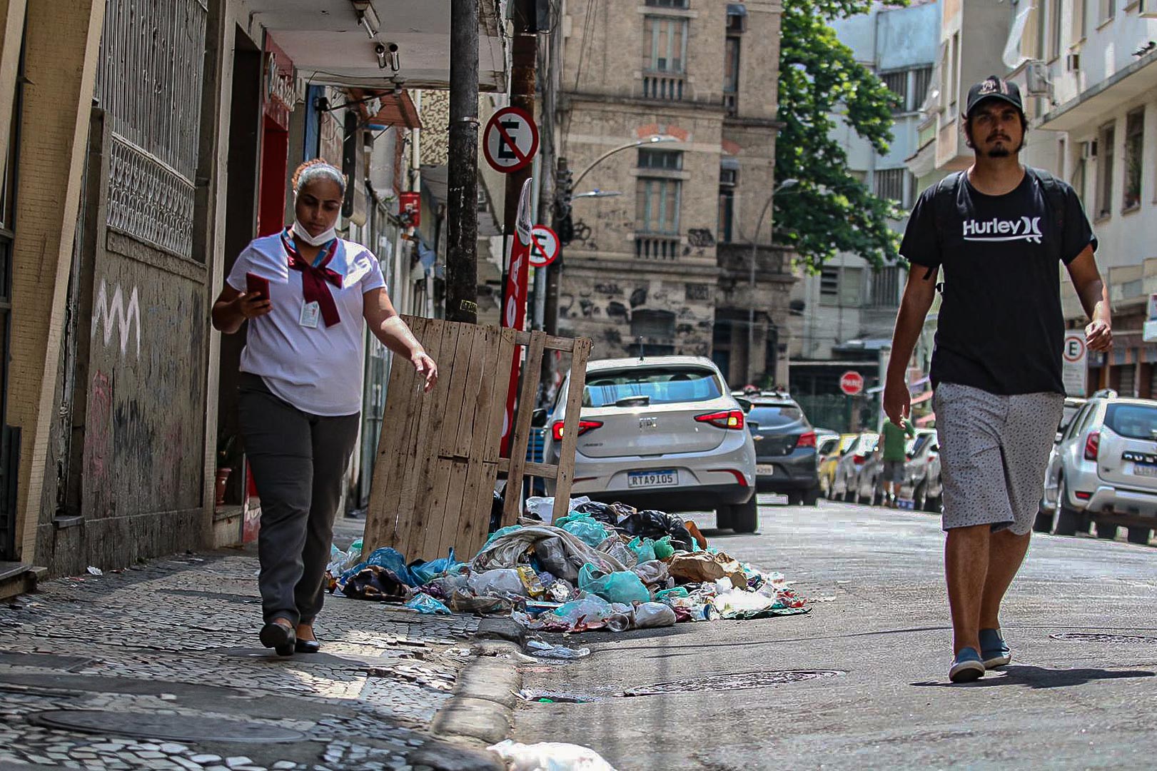 Rio tem acúmulo de lixo no segundo dia de paralisação dos garis