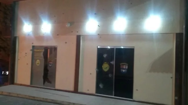 Veja imagens do ataque de mais de 30 criminosos em cidade do Paraná