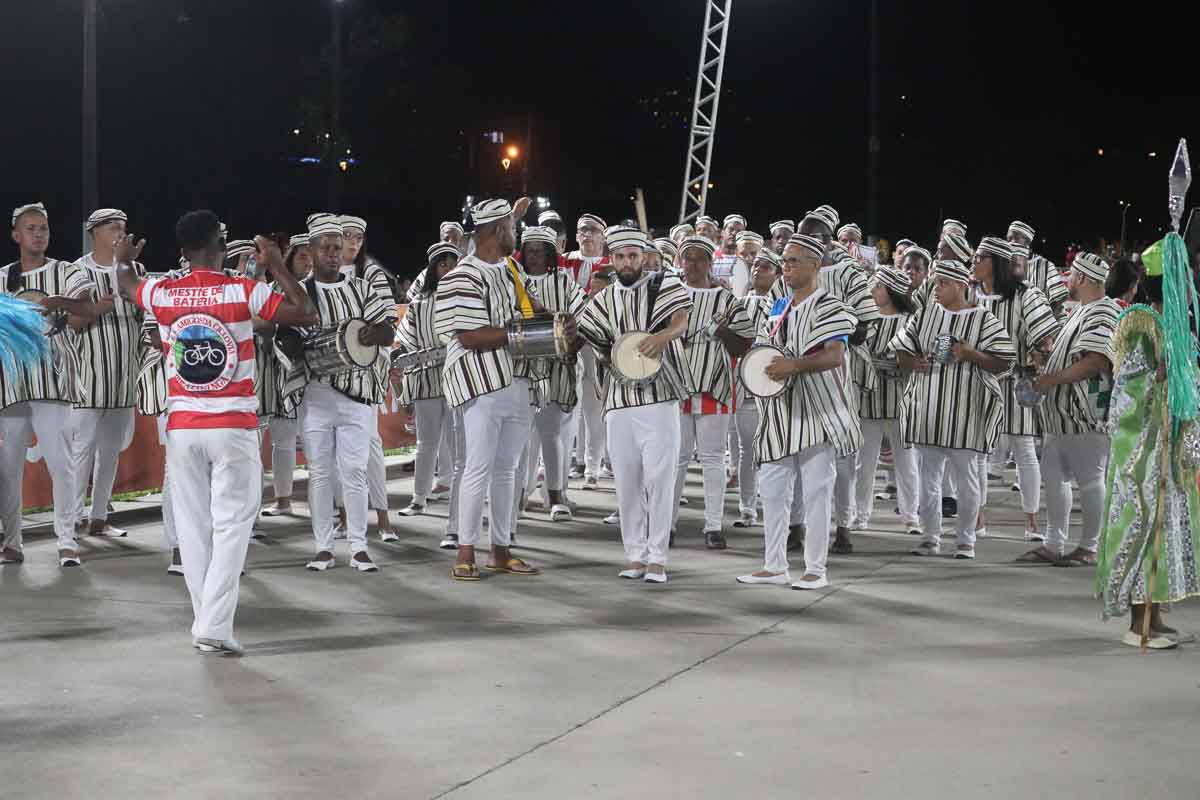 No primeiro dia de desfile, escolas do grupo B encantaram a avenida