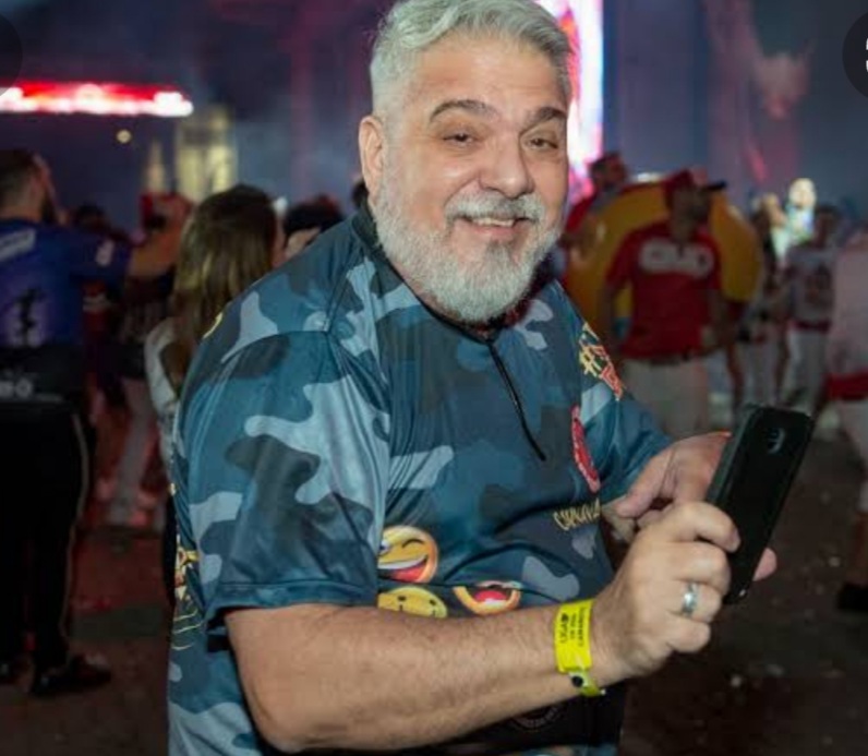 O renomado carnavalesco Mauro Quintaes, retorna a vermelho e branco