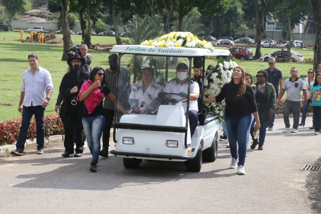 Policial morto por militares é enterrado no Rio