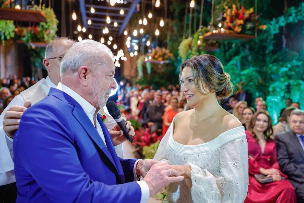 Lula abre álbum de fotos do casamento com Janja; confira