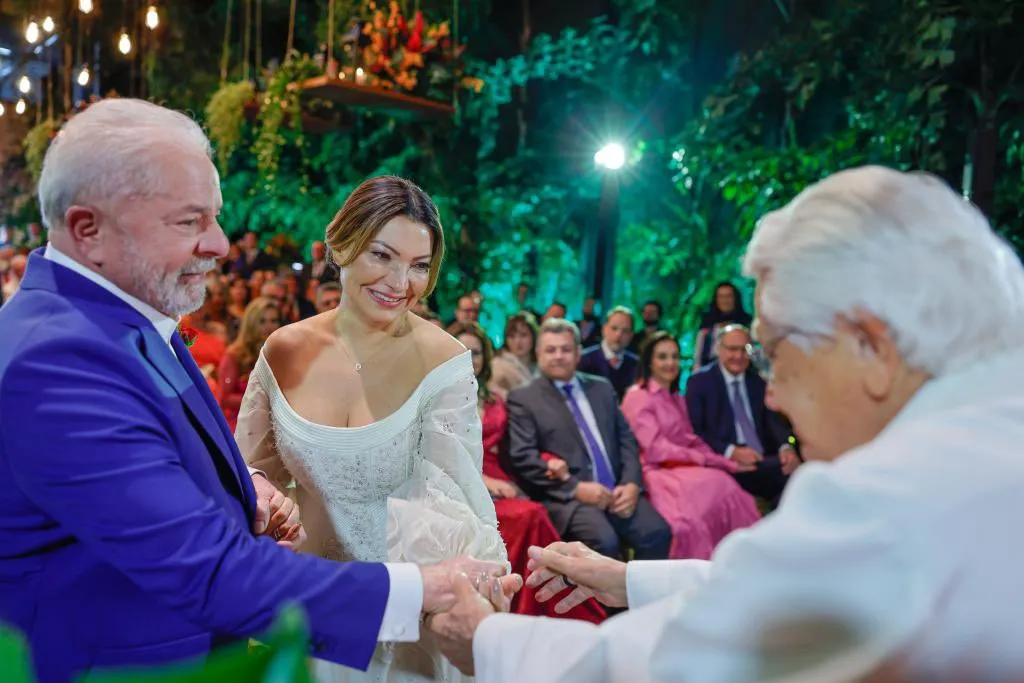 Lula abre álbum de fotos do casamento com Janja; confira