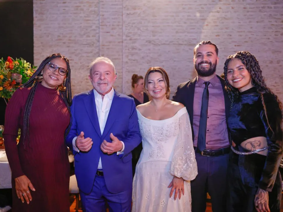 Lula abre álbum de fotos do casamento com Janja; confira