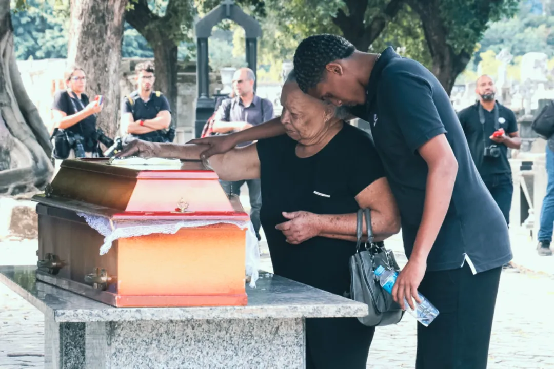 Ela morreu dentro de casa, segundo a Polícia Militar, na região conhecida como Chatuba