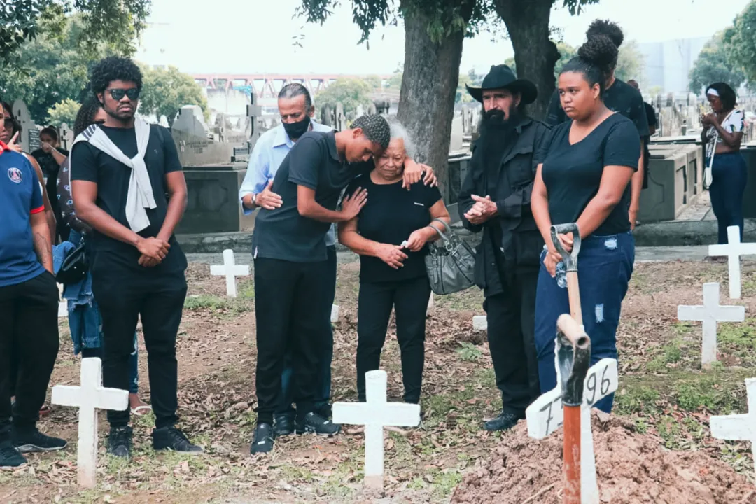 Ela morreu dentro de casa, segundo a Polícia Militar, na região conhecida como Chatuba