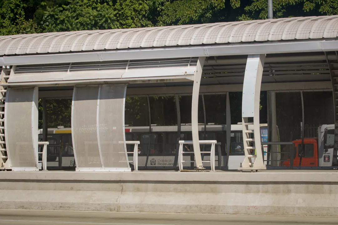 BRT Transbrasil: Quatro anos de atraso e reclamações