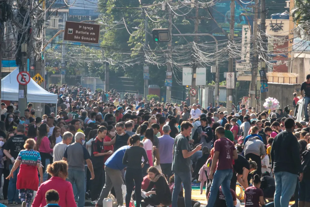 Tapetes de Corpus Christi voltam a colorir Niterói e SG