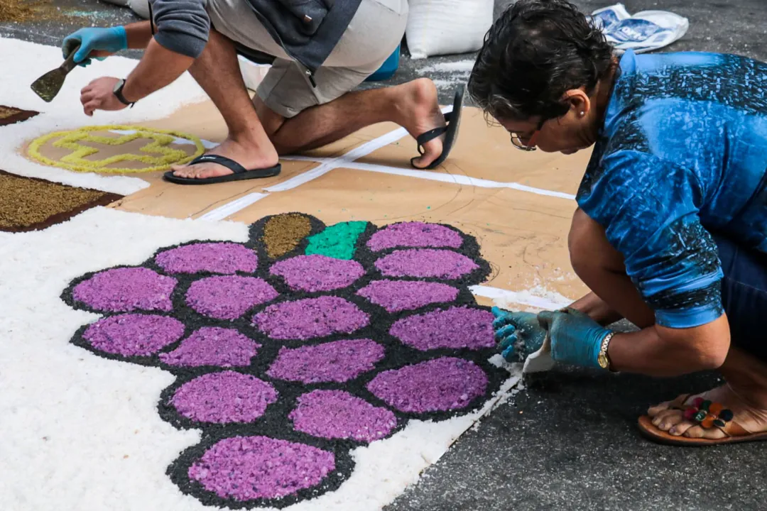 Tapetes de Corpus Christi voltam a colorir Niterói e SG