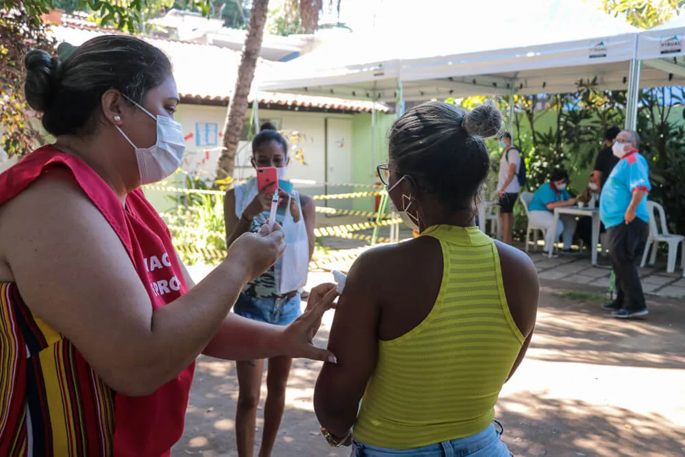 Mais de 2 milhões de pessoas não se vacinaram no Rio