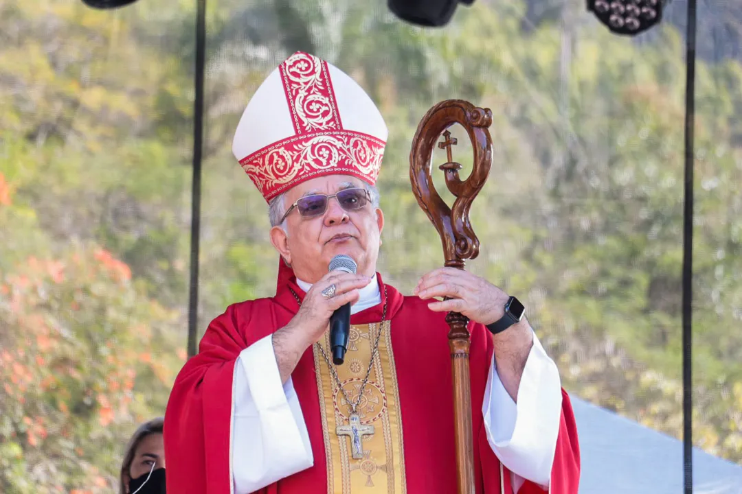 Imagem de São Pedro Barqueata Procissão fiéis fé igreja jurujuba