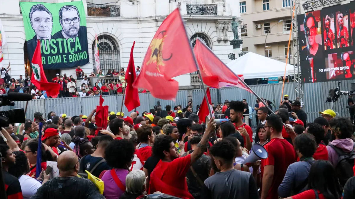 Ato político de Lula leva multidão ao Centro do Rio