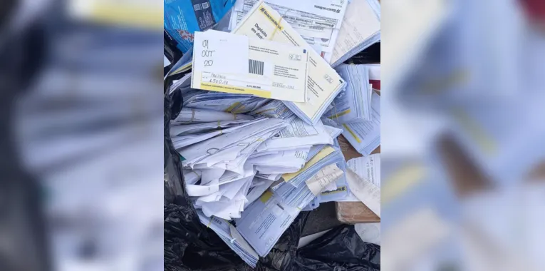 Documentos descartados no lixo