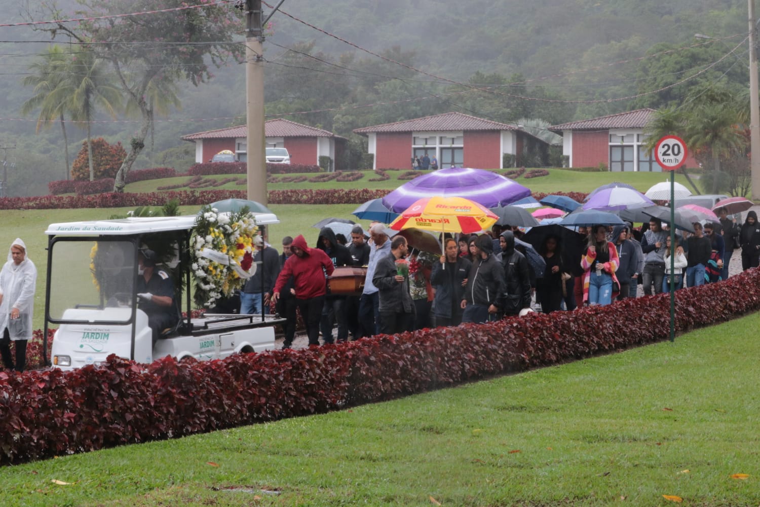 'Vivo um pesadelo que ainda vou acordar', diz filha de diarista