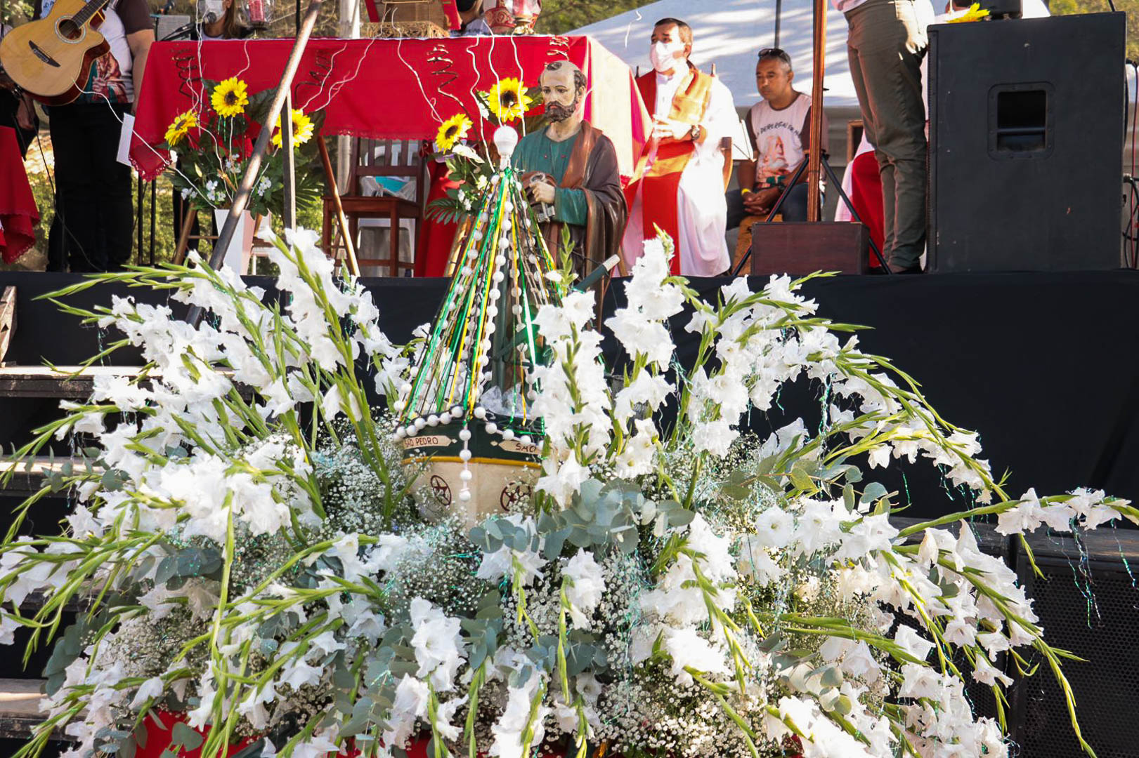 Imagem de São Pedro Barqueata Procissão fiéis fé igreja jurujuba