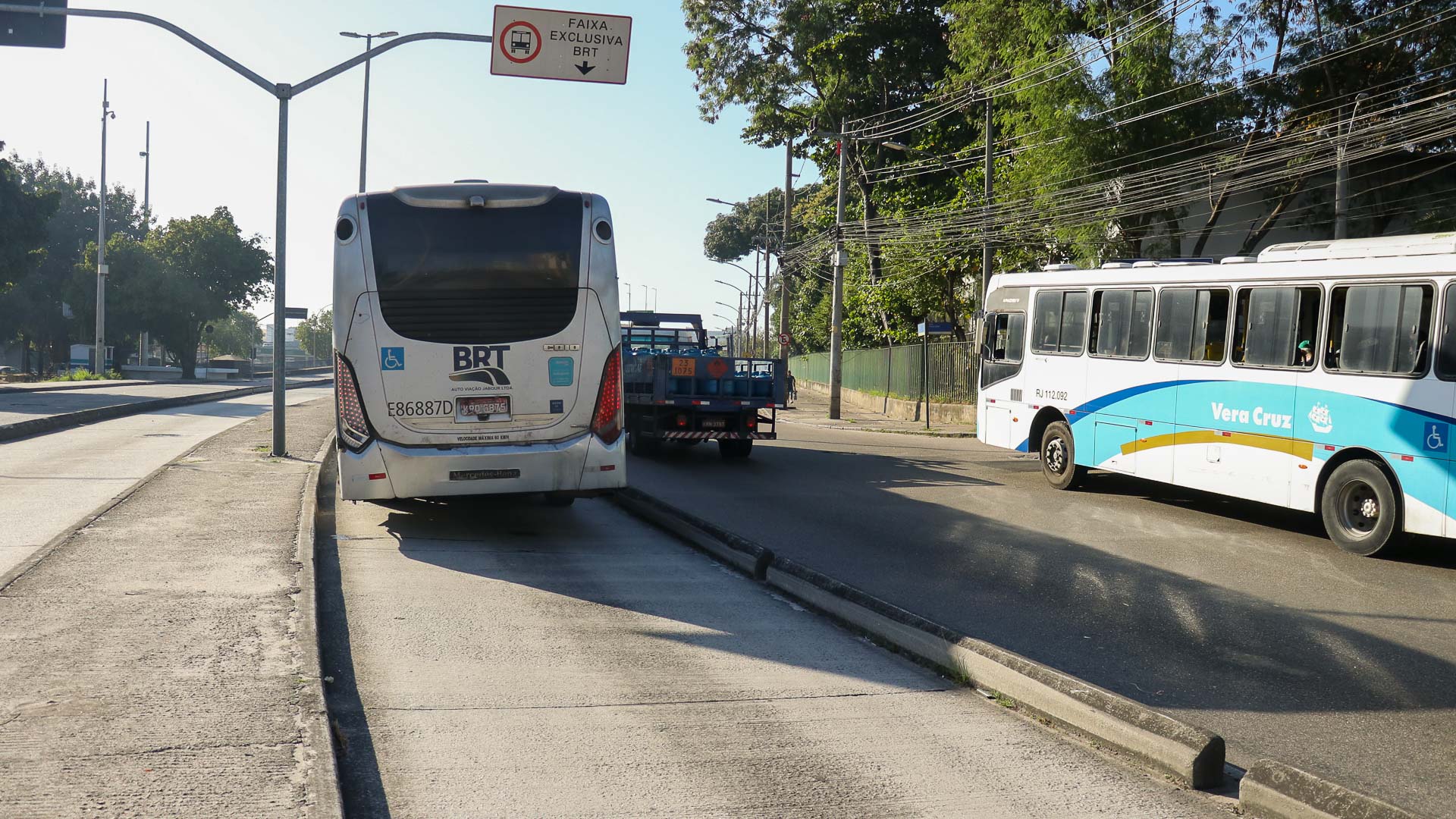 Mais um dia de caos no BRT: 'Portas não fecham', lamenta usuária
