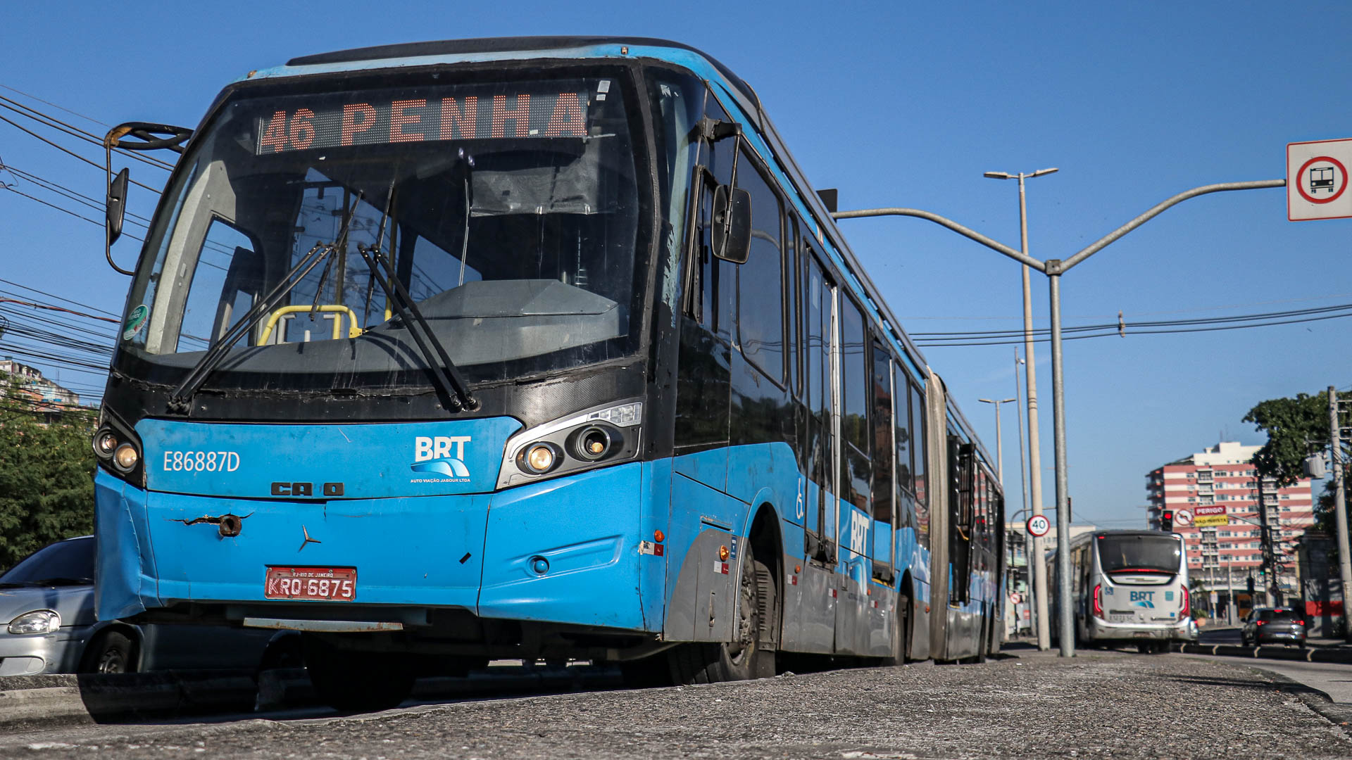 Mais um dia de caos no BRT: 'Portas não fecham', lamenta usuária