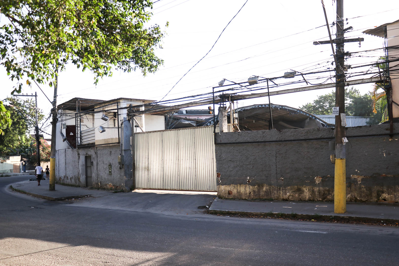 Fábrica de lajes ocupa lugar de igreja de Flordelis