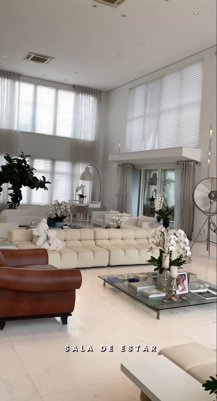 Sala de estar da casa de Ana Hickmann