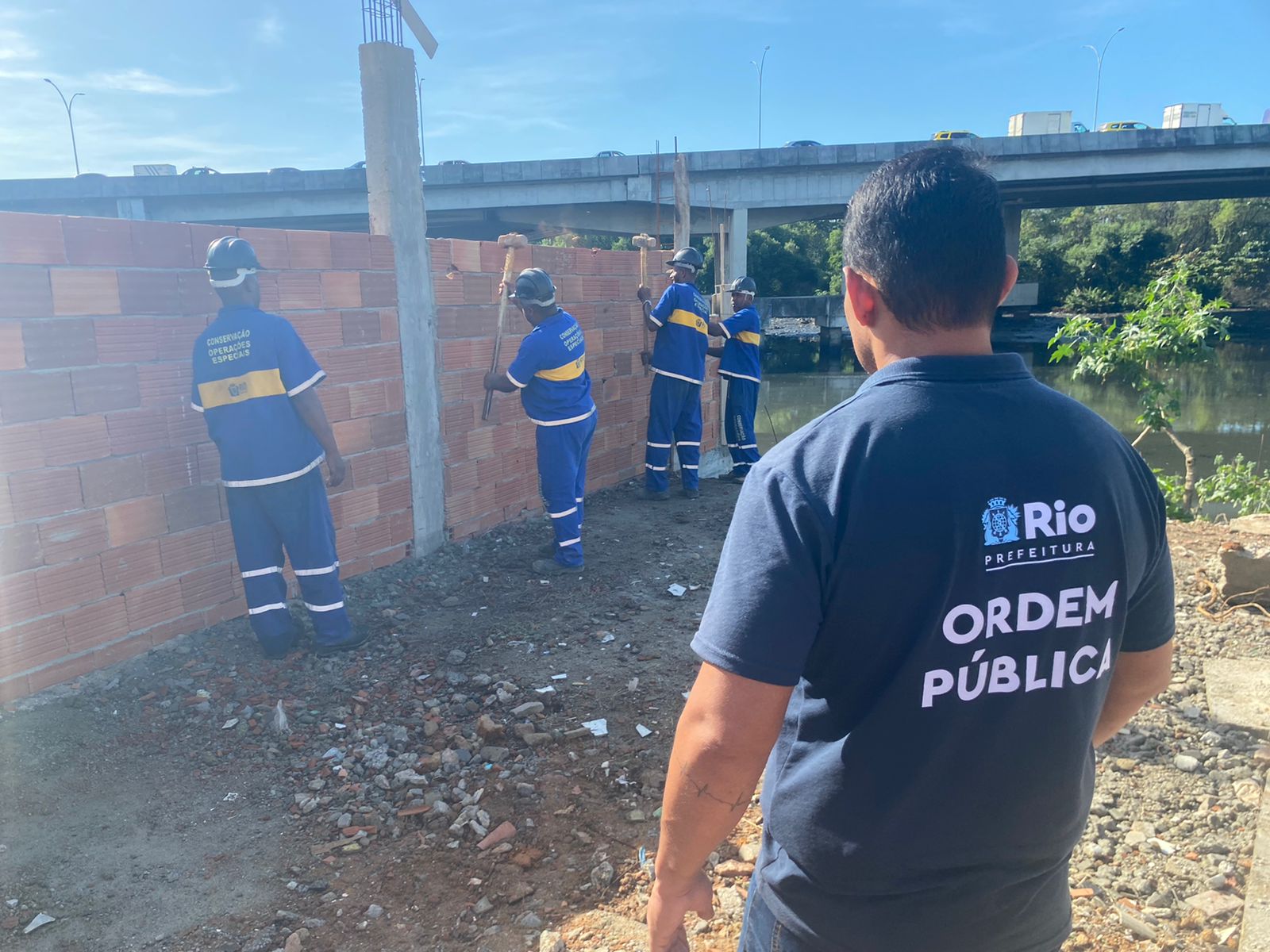 Secretaria de Ordem Pública realiza demolição de construção irregular que ocupava 520m² na Maré