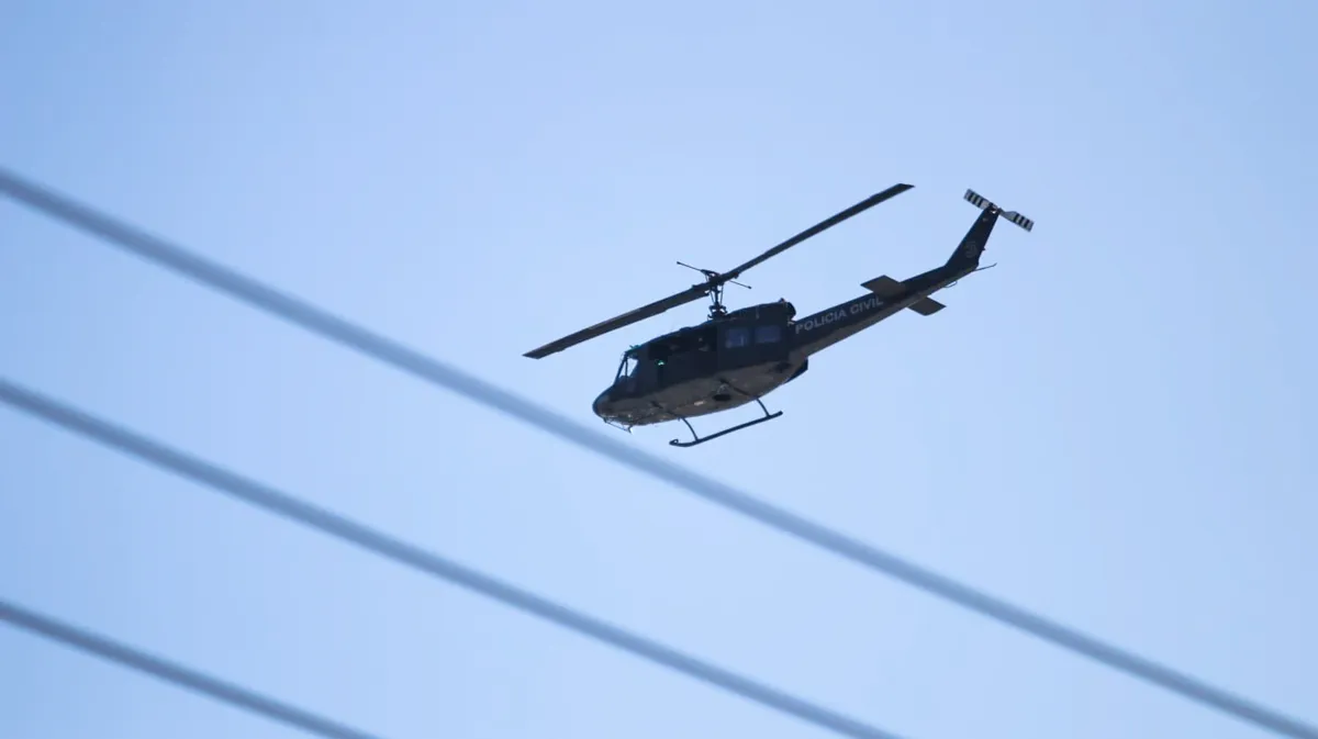 Helicóptero operação Complexo do Alemão