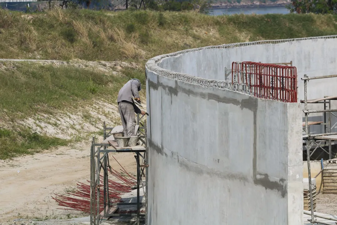 Construção da Catedral no Caminho Niemeyer, em Niterói