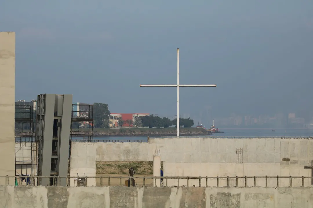 Construção da Catedral no Caminho Niemeyer, em Niterói