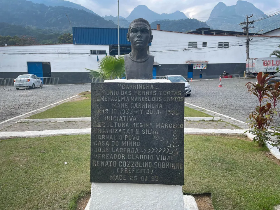 Busto de Mané Garrincha, Pau Grande, Magé