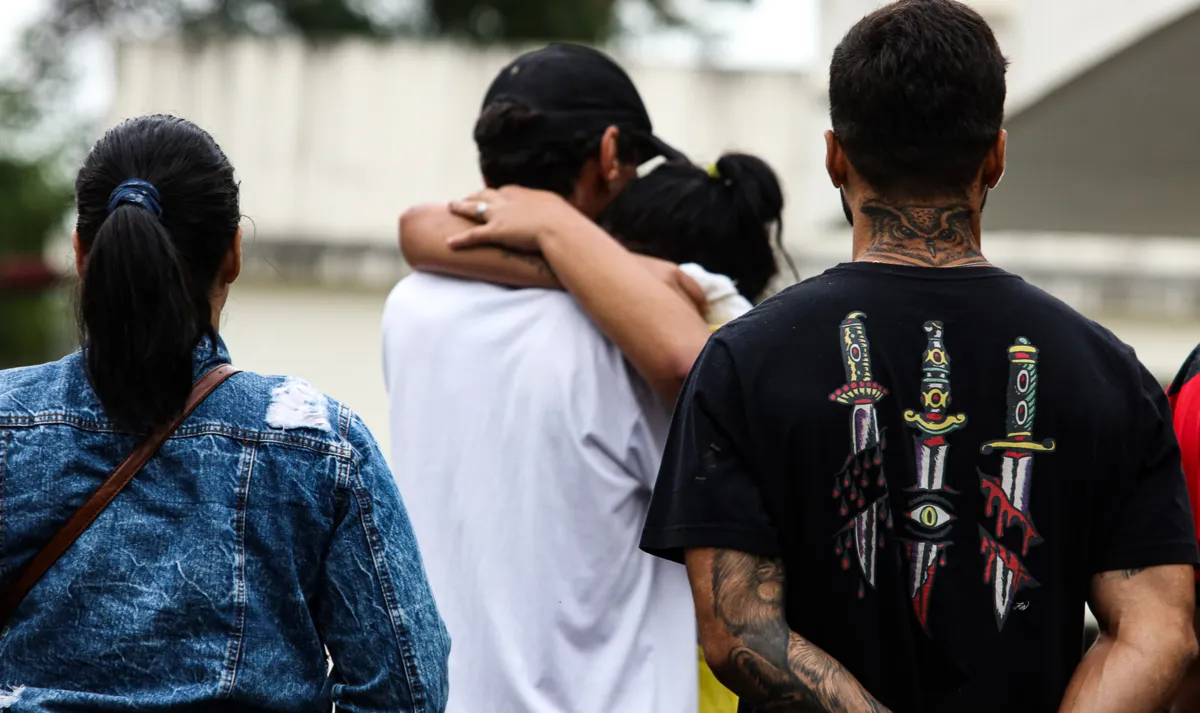 Amigos prestaram homenagens ao jovem de 22 anos