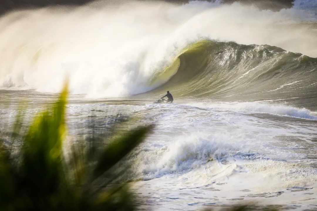 Irado! Surfistas dão show em Itacoatiara; veja fotos