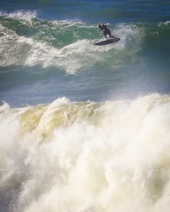 Irado! Surfistas dão show em Itacoatiara; veja fotos