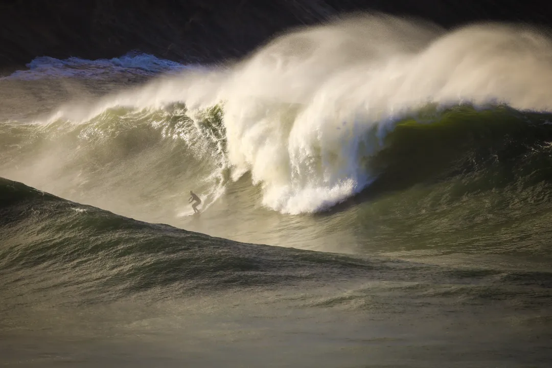 Irado! Surfistas dão show em Itacoatiara; veja fotos