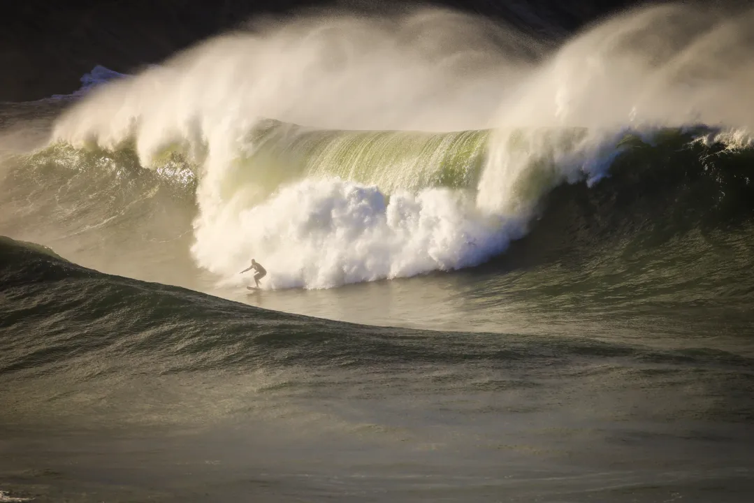 Irado! Surfistas dão show em Itacoatiara; veja fotos