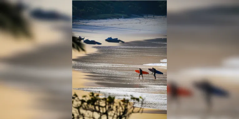 Irado! Surfistas dão show em Itacoatiara; veja fotos