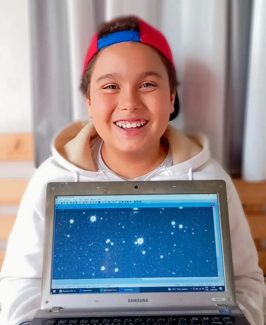 Dimitri, de 12 anos, e seus dois asteroides