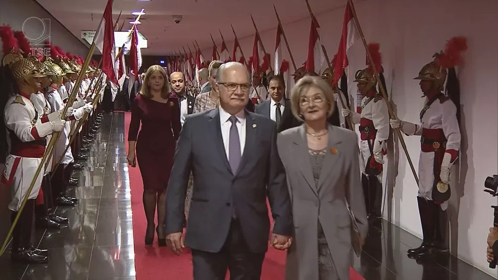 Alexandre de Moraes toma posse como presidente do TSE; veja fotos