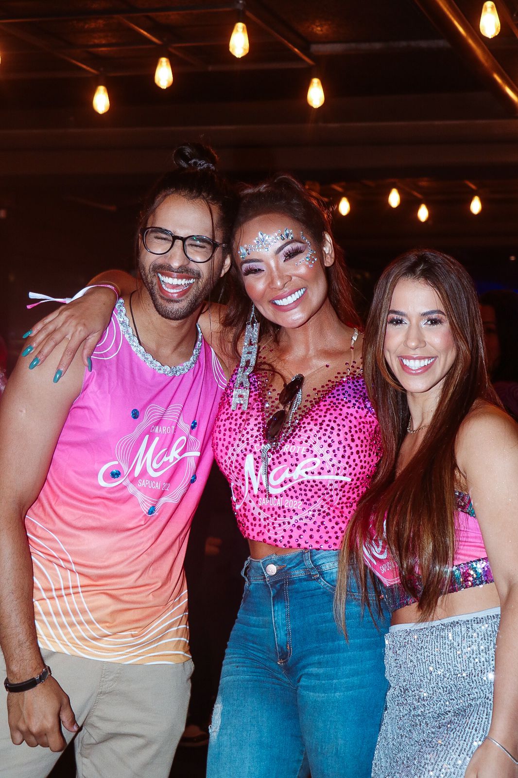 Luciano Estevan, Carol Nakamura e Larissa Tomásia