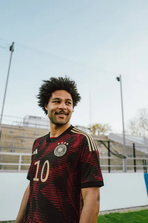 Falta pouco! Alemanha, Argentina e outras lançam uniformes da Copa