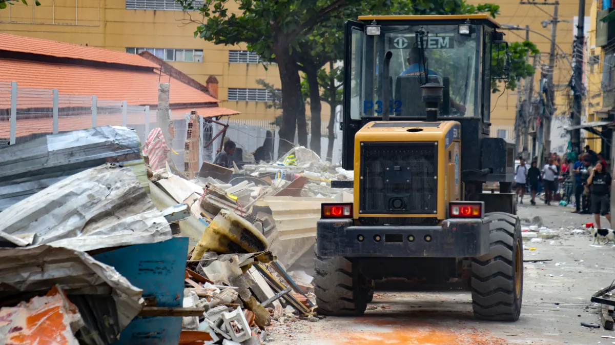 No total, 11 imóveis foram demolidos na região 