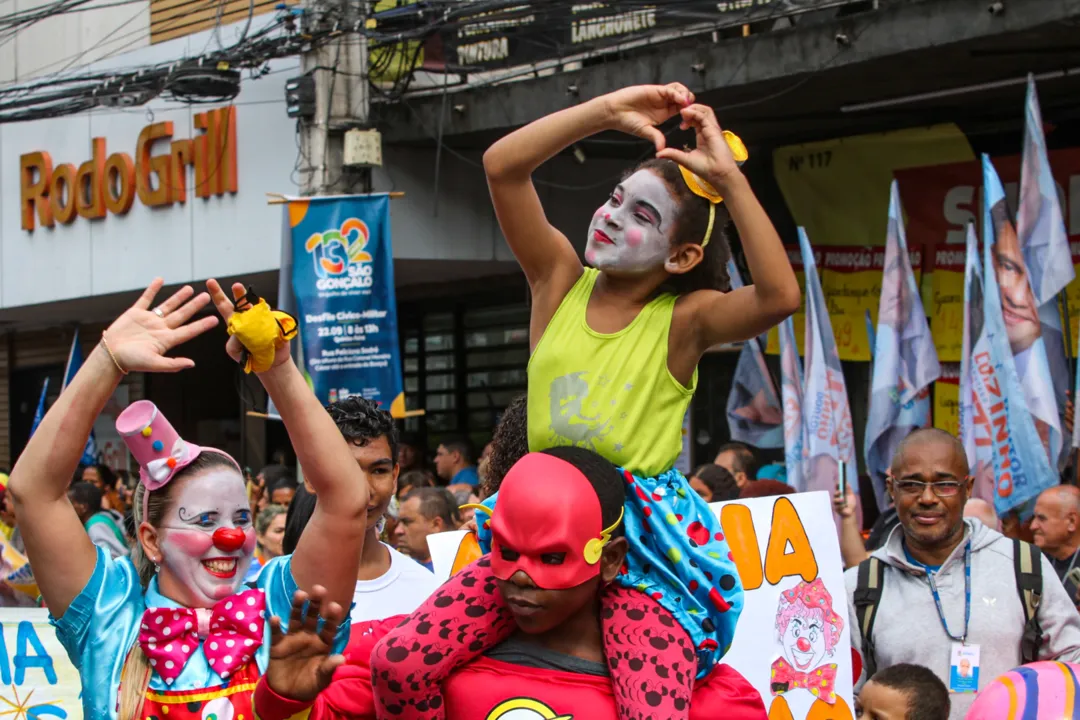 Desfile Cívico em São Gonçalo movimenta ruas