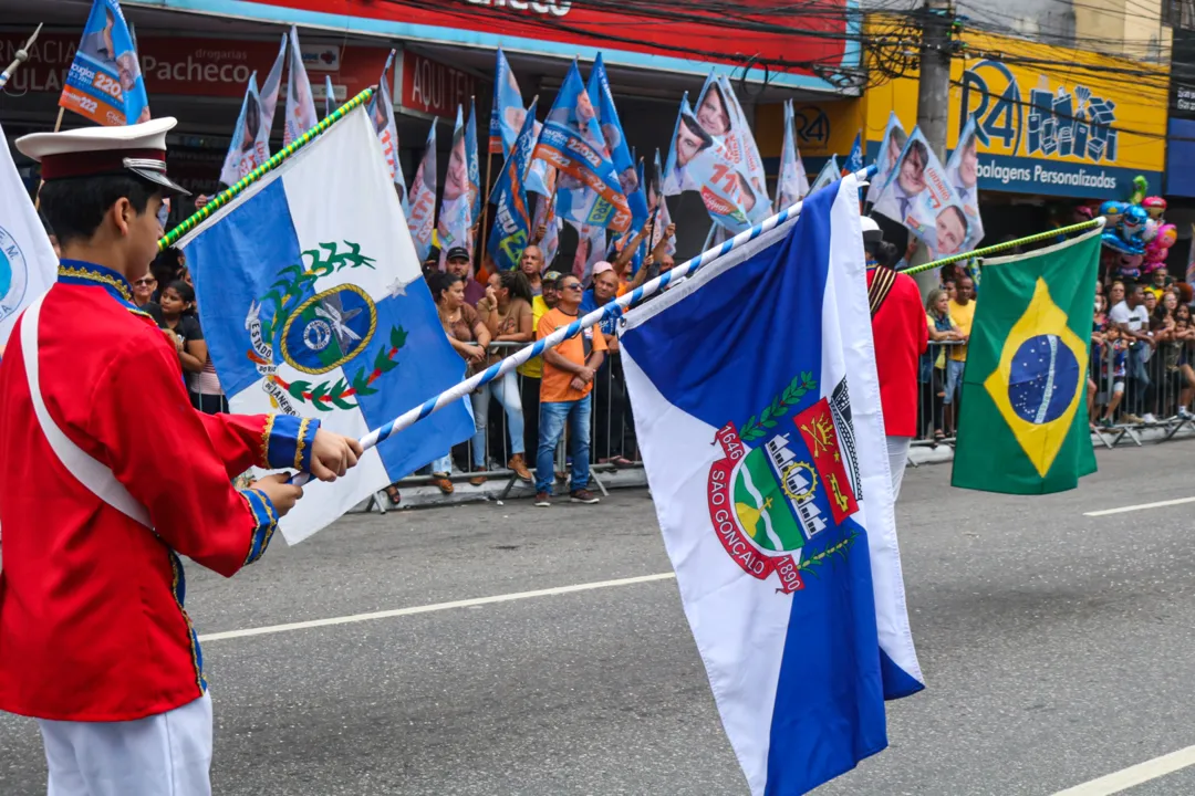 Desfile Cívico em São Gonçalo movimenta ruas