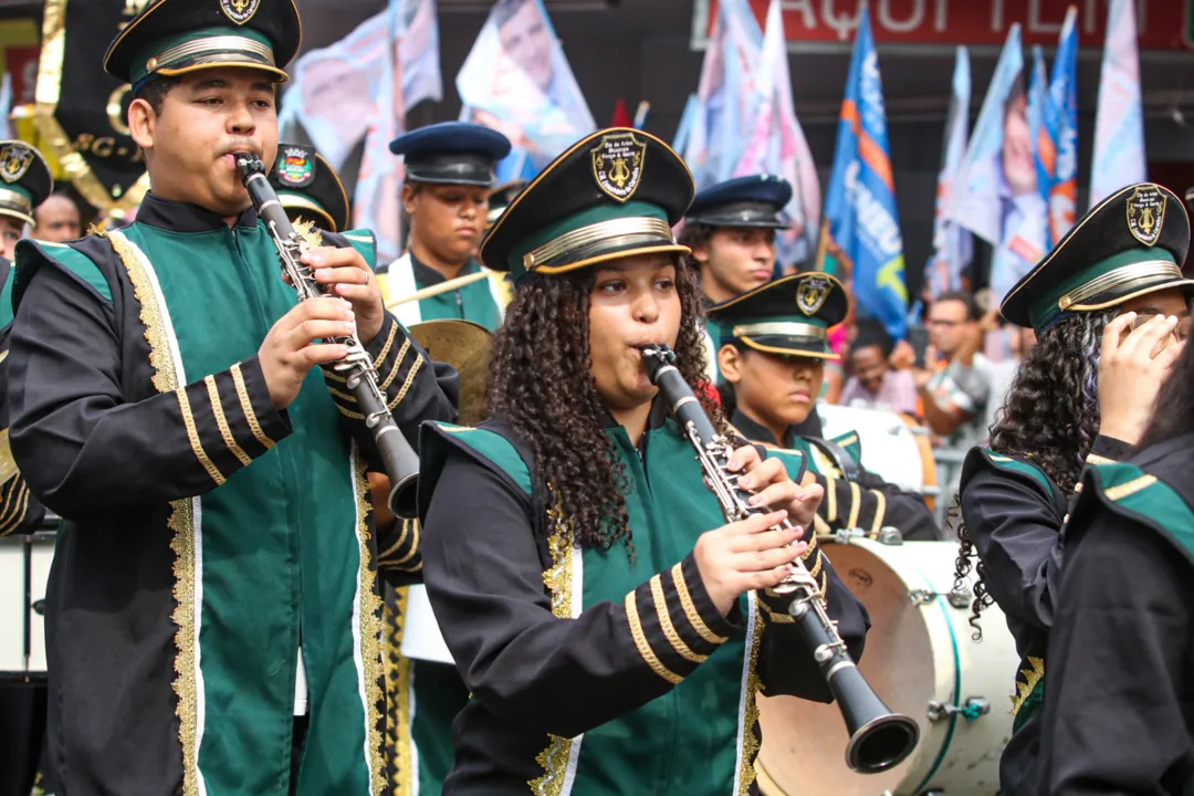 Desfile Cívico em São Gonçalo movimenta ruas