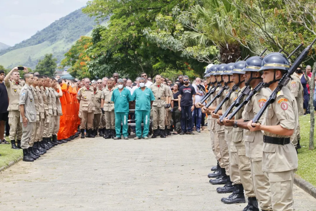 Amigos de igreja fazem culto em despedida de major dos Bombeiros