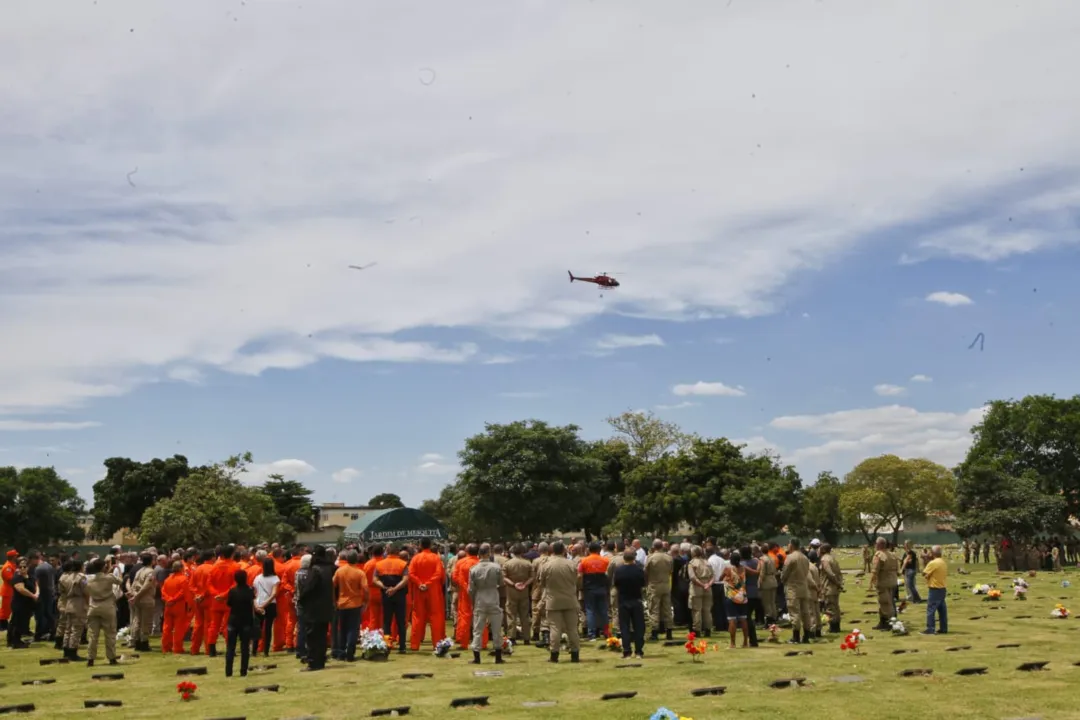 Amigos de igreja fazem culto em despedida de major dos Bombeiros