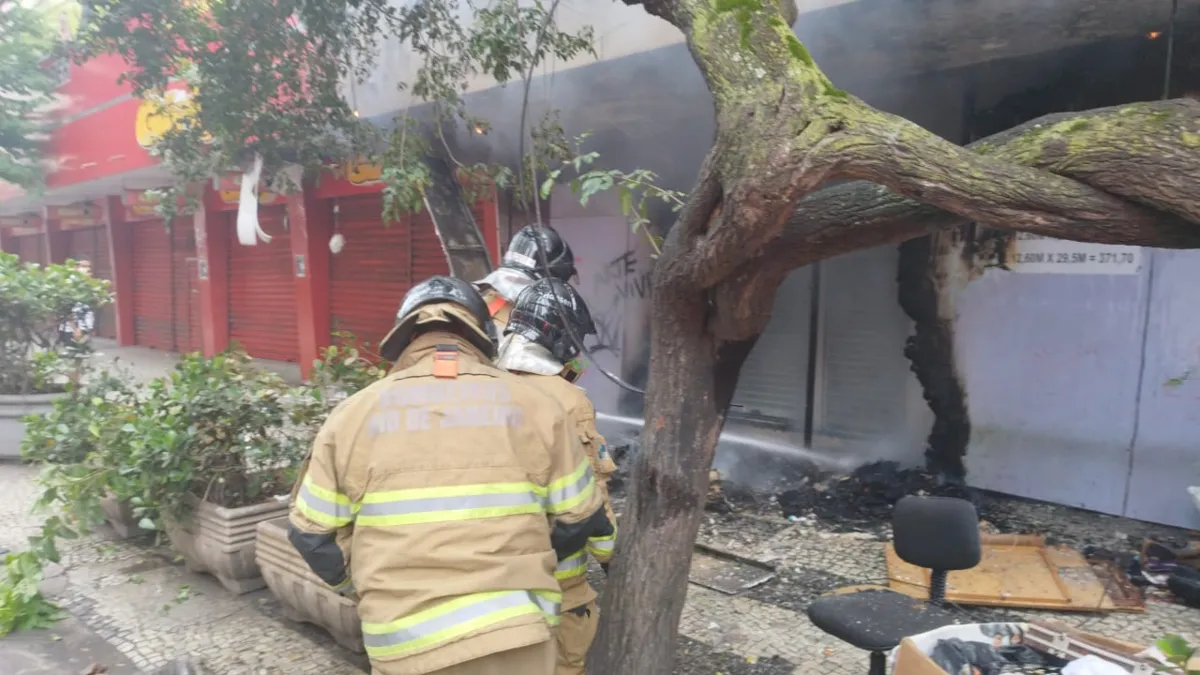 O Corpo de Bombeiros foi acionado às 6h25