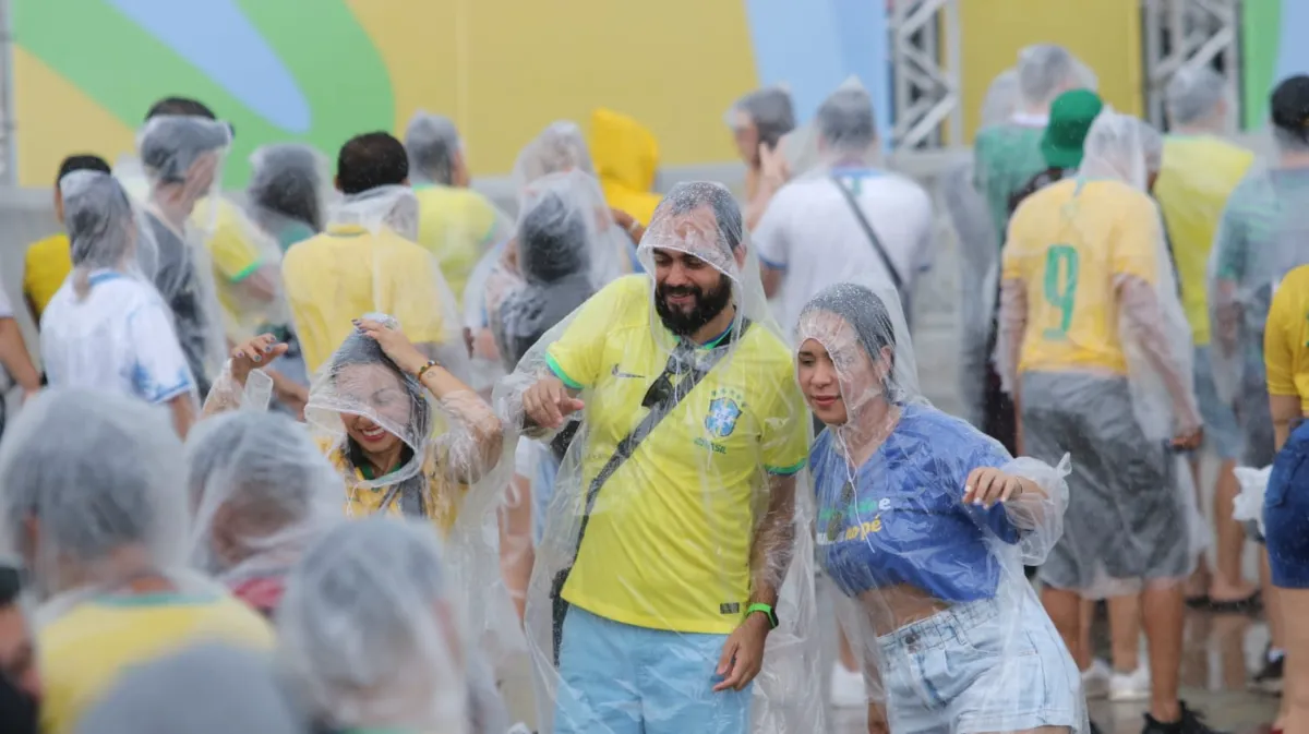 A chuva não desaminou quem esteve no Centro de Niterói