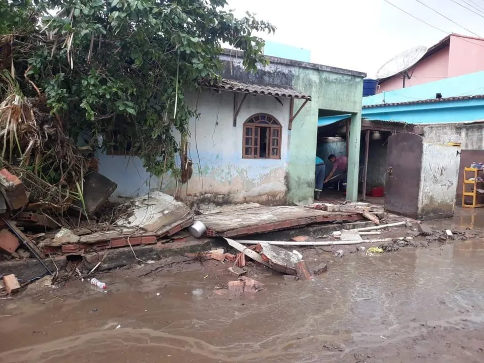 Cidade está tentando se reerguer após fortes chuvas