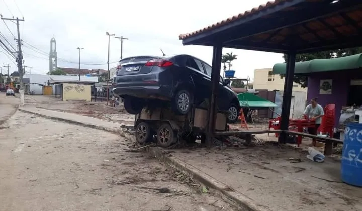 Cidade está tentando se reerguer após fortes chuvas